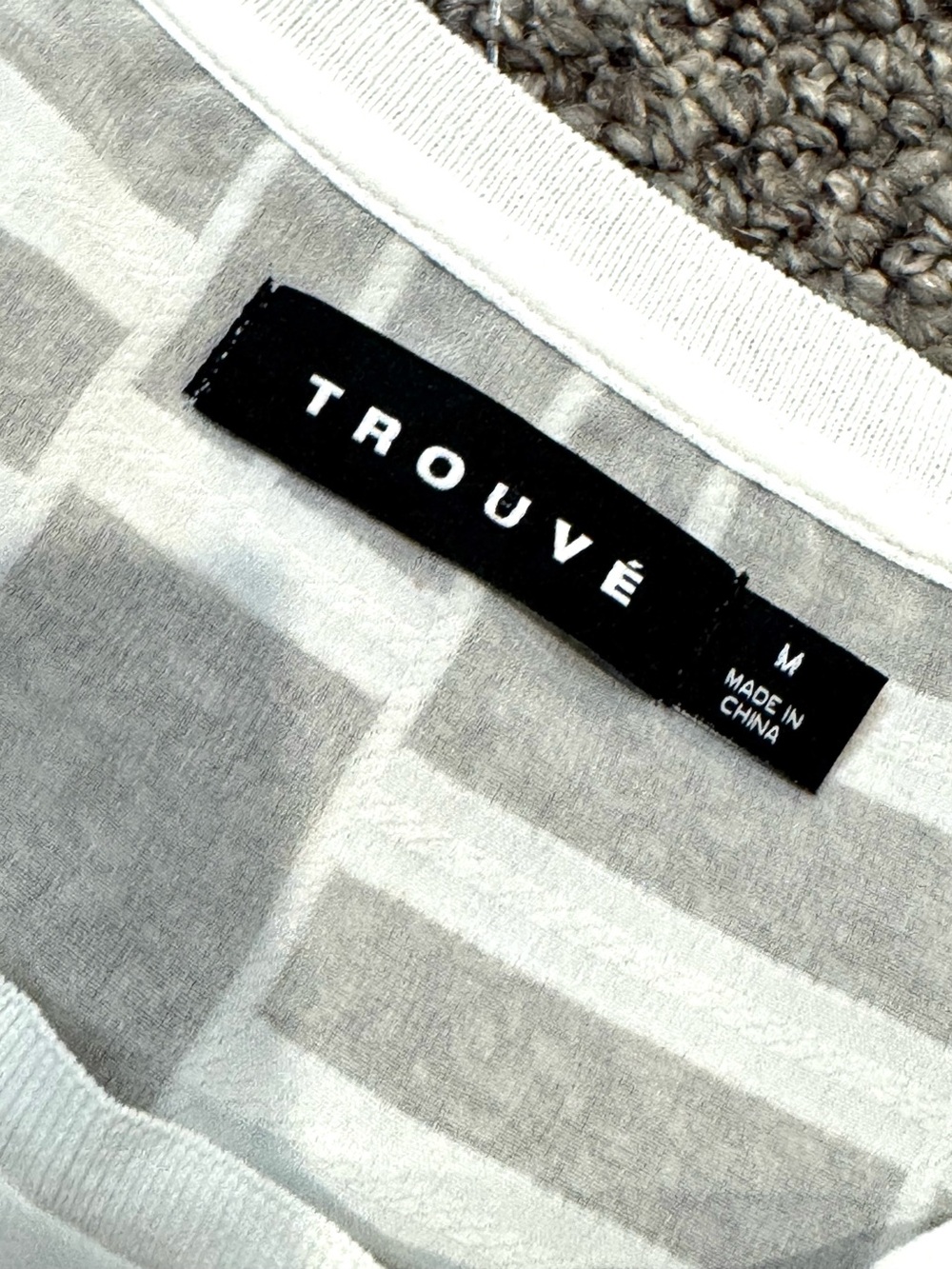 Trouve White Geometric-Pattern Sleeveless Tank - Picture 4 of 6